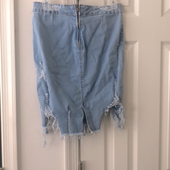 Very cute jean skirt - Picture 2 of 2